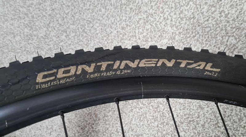 Kola Giant S-XC2 29" - zadní RU 135mm, přední 15x100mm