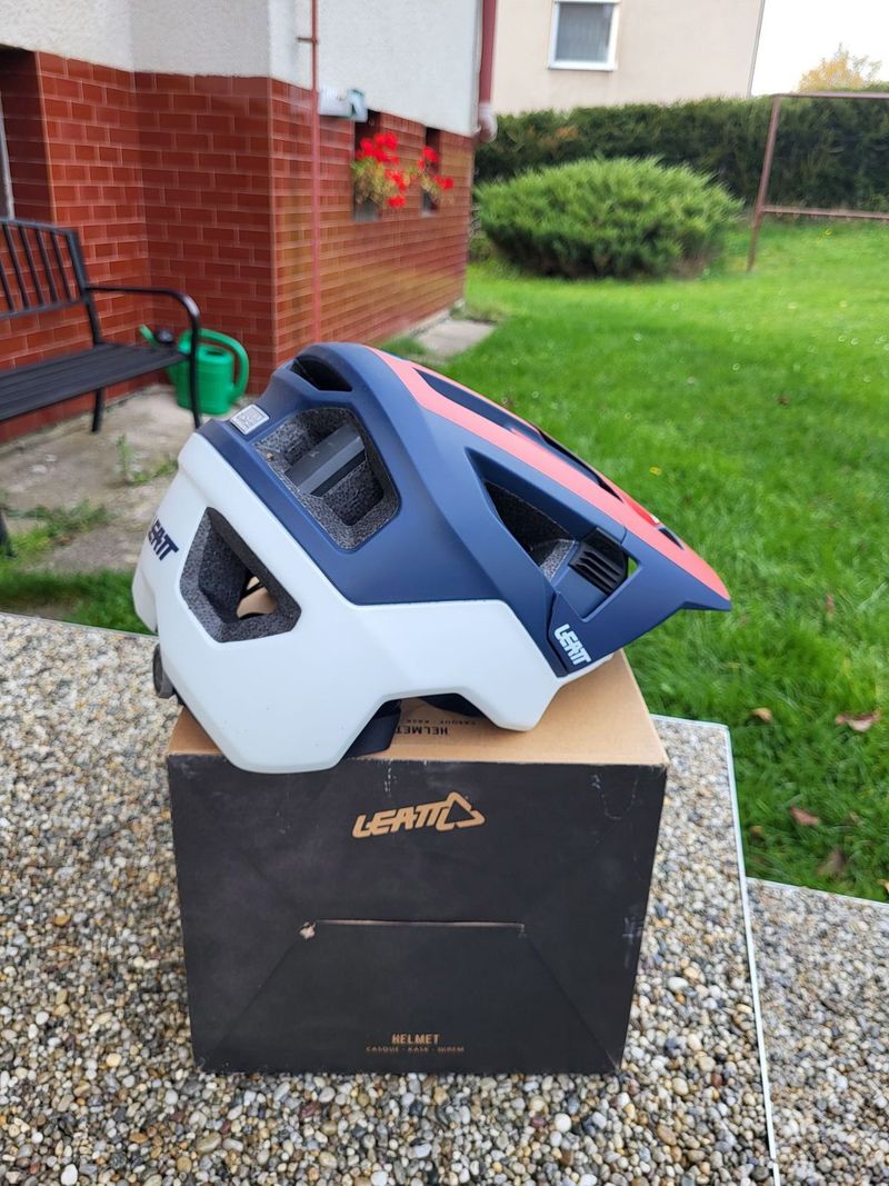 LEATT MTB 4.0 Allmtn vel. M (55-59cm)