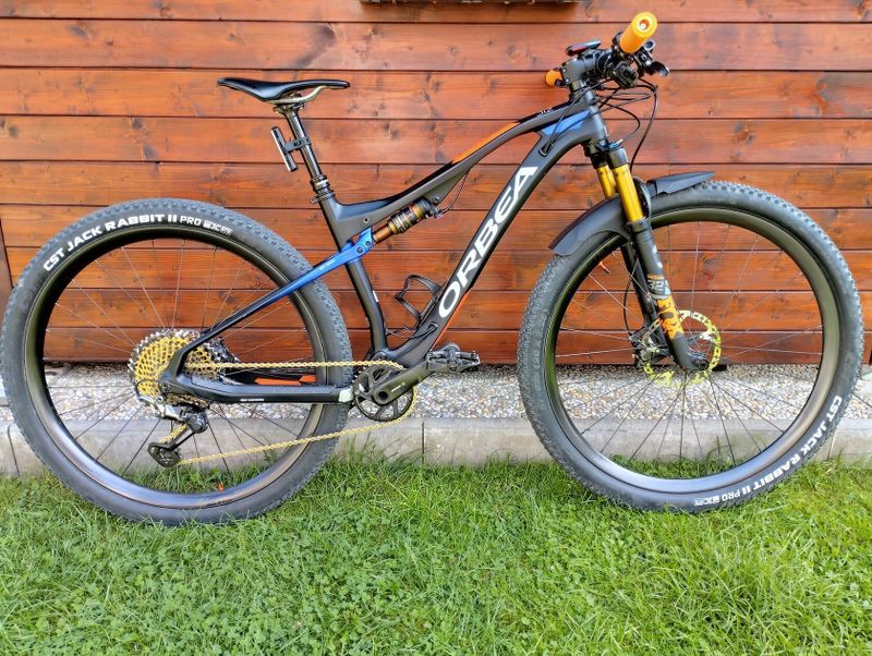 ORBEA OIZ M10 - karbonová kola EIE, podvozek FOX kashima coat