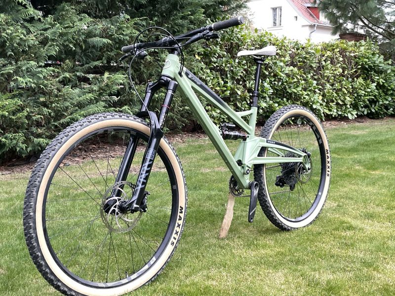 Enduro Orange Stage 6, 29”, model 2021, vel M.