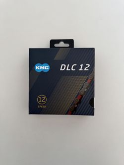 ŘETĚZ KMC DLC 12 ČERNO/ČERVENÝ BOX