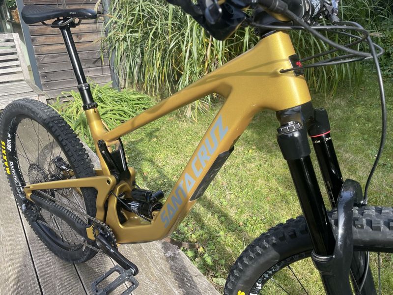 Santa Cruz Bronson V4 CC velikost L