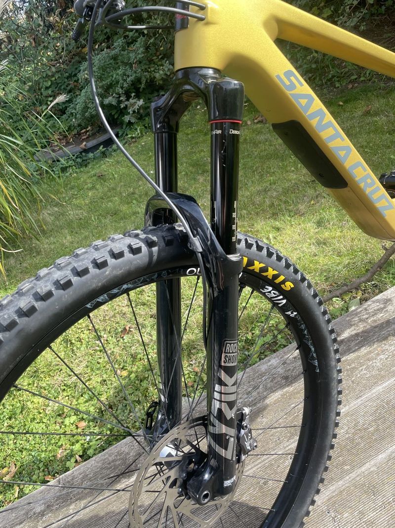 Santa Cruz Bronson V4 CC velikost L