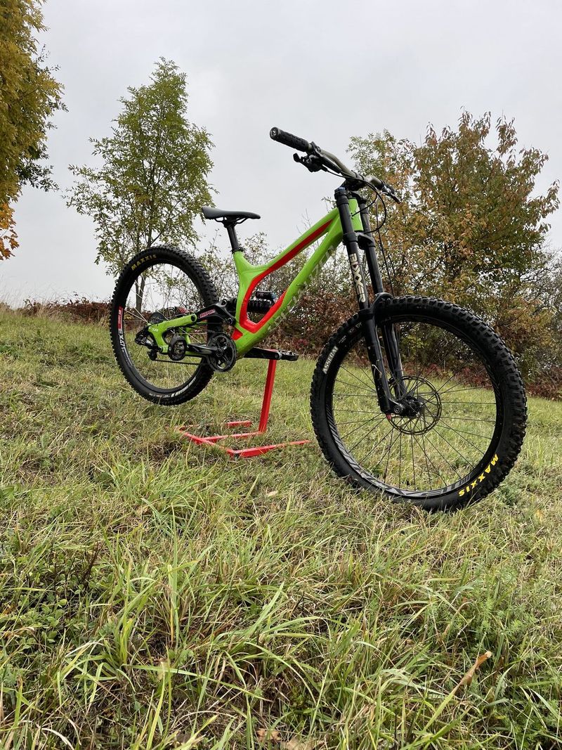 Specialized demo 8