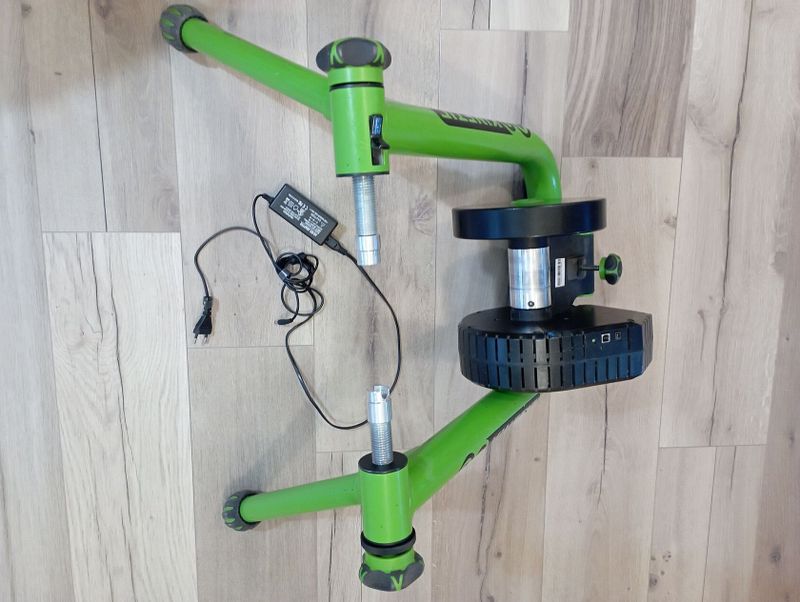 Prodám Kinetic Road Machine T-6100 Smart Control