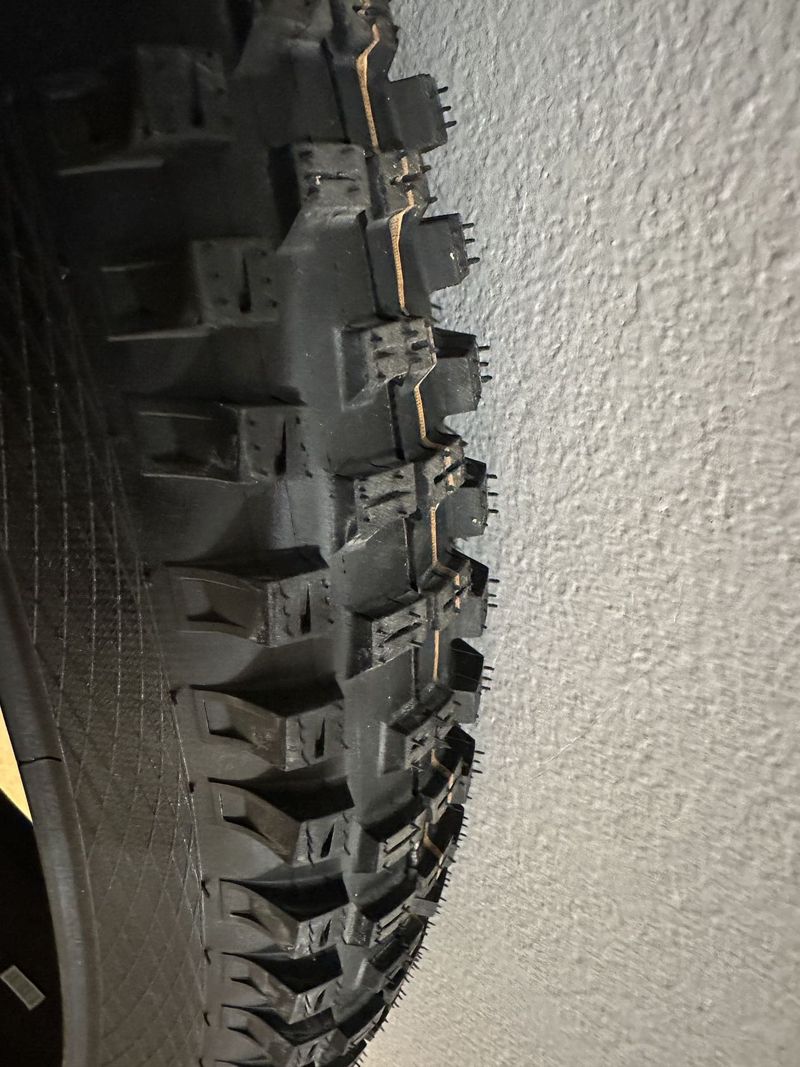 Schwalbe Big Betty Super Gravity Addix Soft TLE, E-50 29x2,40" MTB plášť kevlar