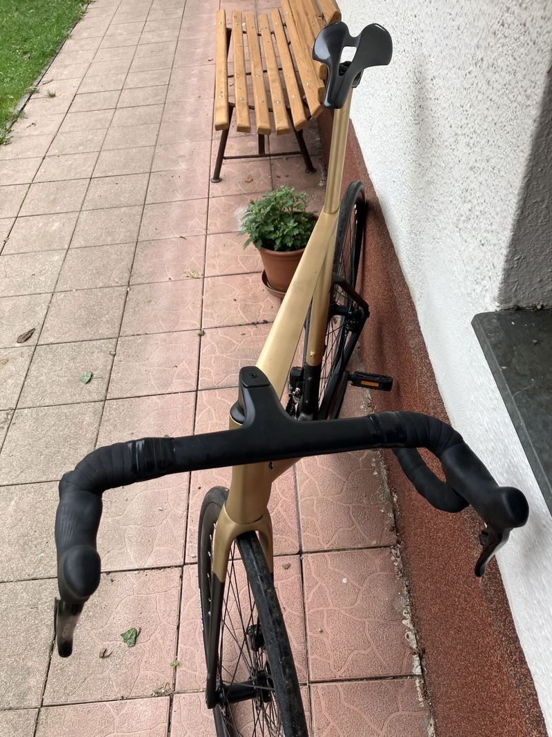 Karbon silnicka na shimano di2 12 speed, kombo , vaha 8,5 kg