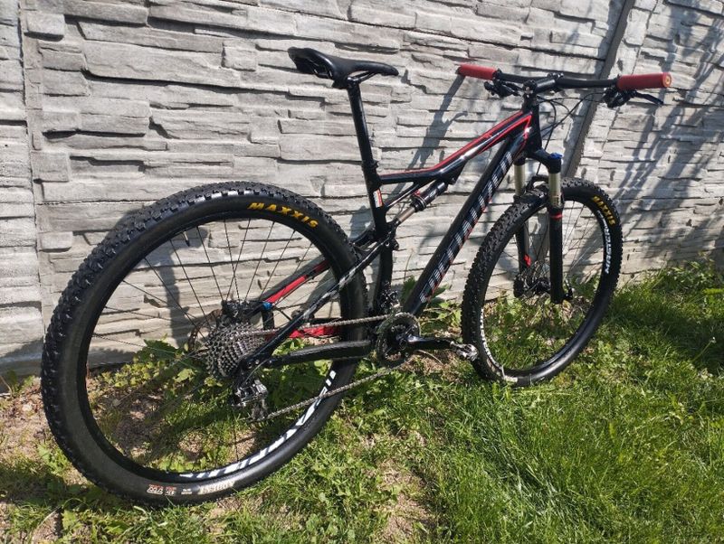 Specialized Epic celoodpružené kolo v dobrém stavu