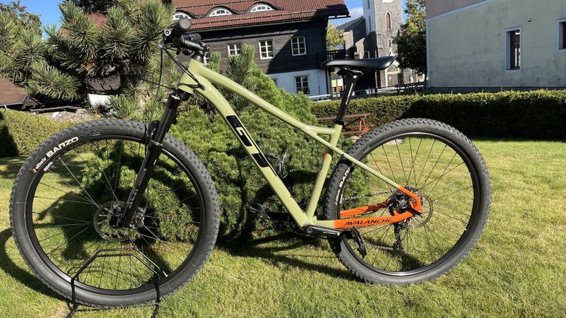 GT Avalanche Elite, 29″ kolo ve velikosti M (17″) 2023