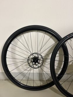 Bontrager Paradigm SL 6-Bolt Disc 24H 700c Road Wheel