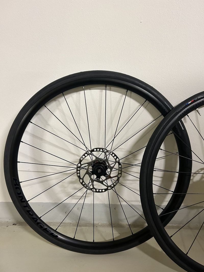 Bontrager Paradigm SL 6-Bolt Disc 24H 700c Road Wheel