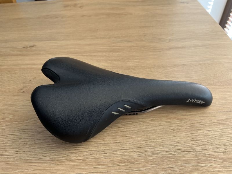 Fizik Vitesse HP Kium - titanové ližiny