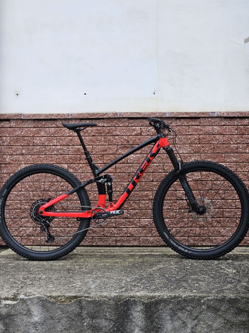 TREK FUEL EX 7 NX L 29 BK-RD 2023