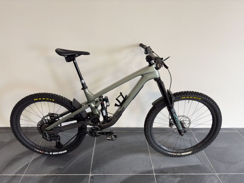 Trek Slash 9.9 X0 AXS T-Type Gen 6