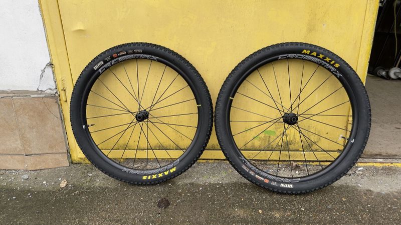 Zapletená boost kola Mavic Crossmax 27,5