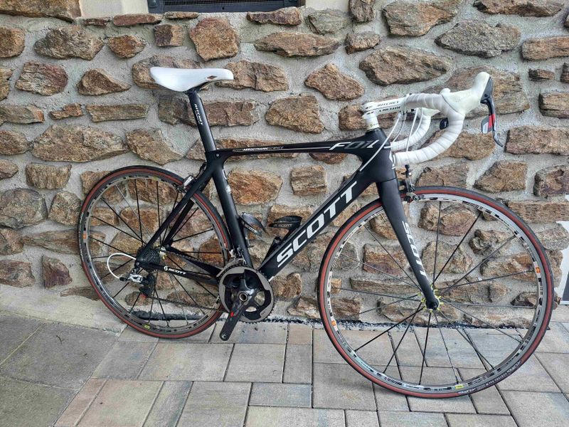 Custom Scott Foil 20, celokarbon, komplet SRAM RED, kola MAVIC R-SYS SSC