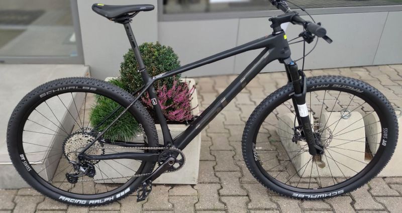 prodám nové MTB 29 kolo zn. SUPERIOR XP 979 Matte Carbon, vel. 19" (L) 