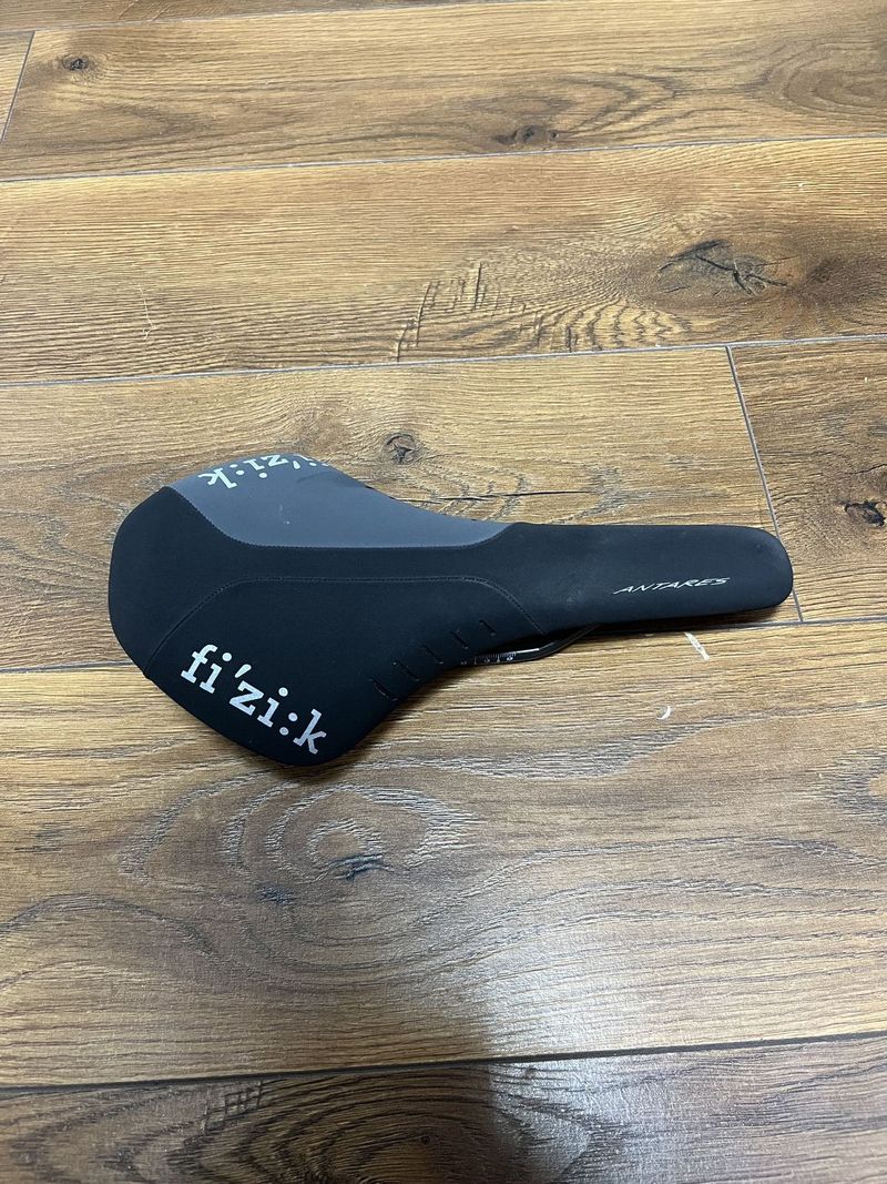 Sedlo Fizik Antares R3 K:ium-black/black/white-REGULAR