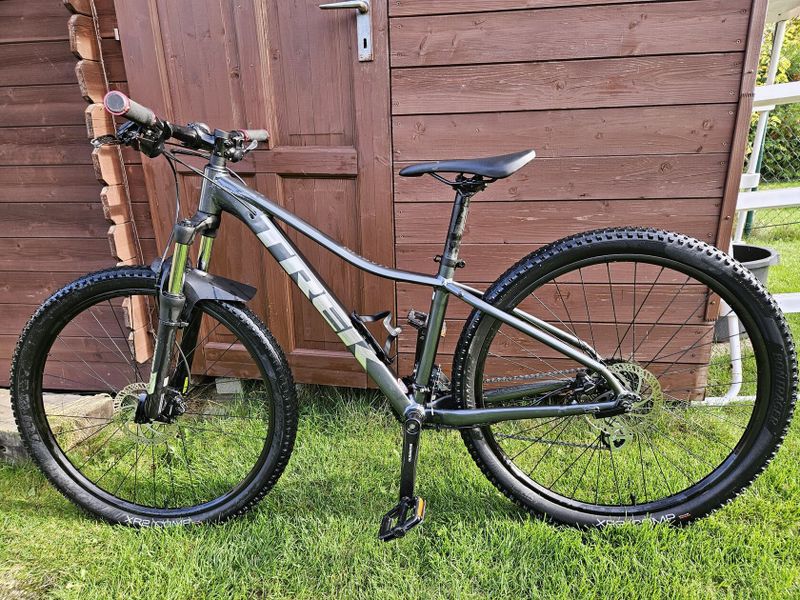 Horské kolo Trek Marlin 5 Lithium Grey 27,5“ 2022