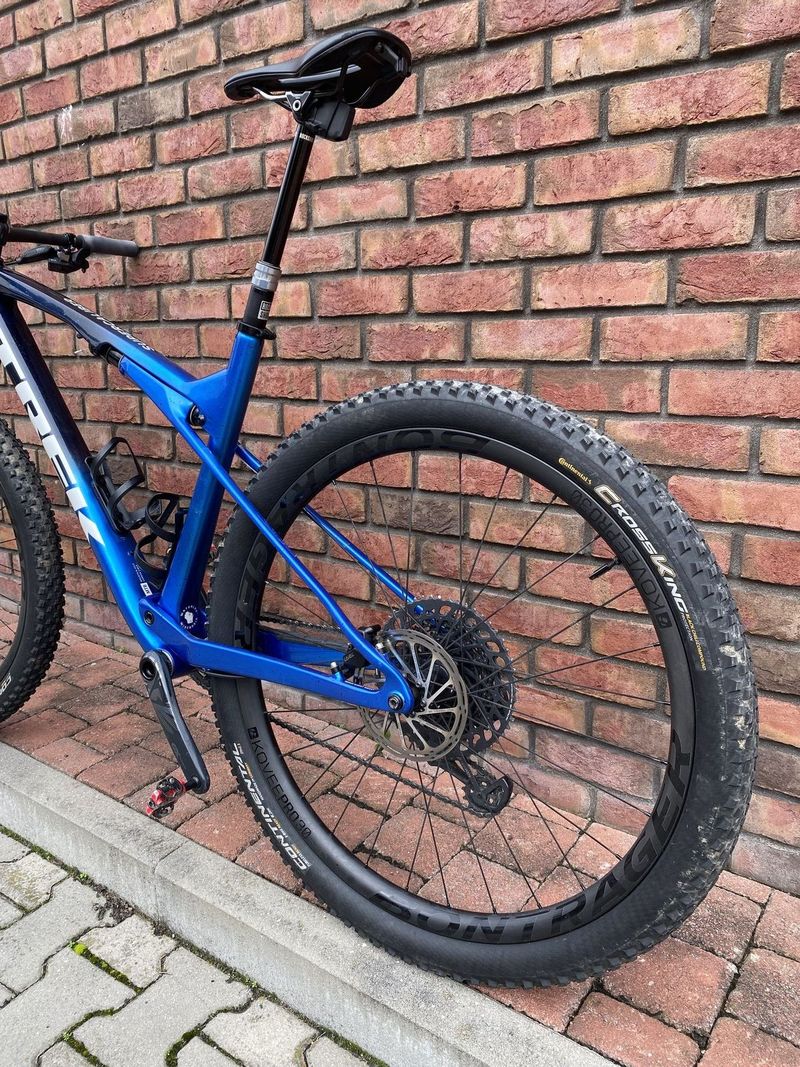 TREK Supercaliber XL 2022 - Navy Smoke to Alpine Blue Fade