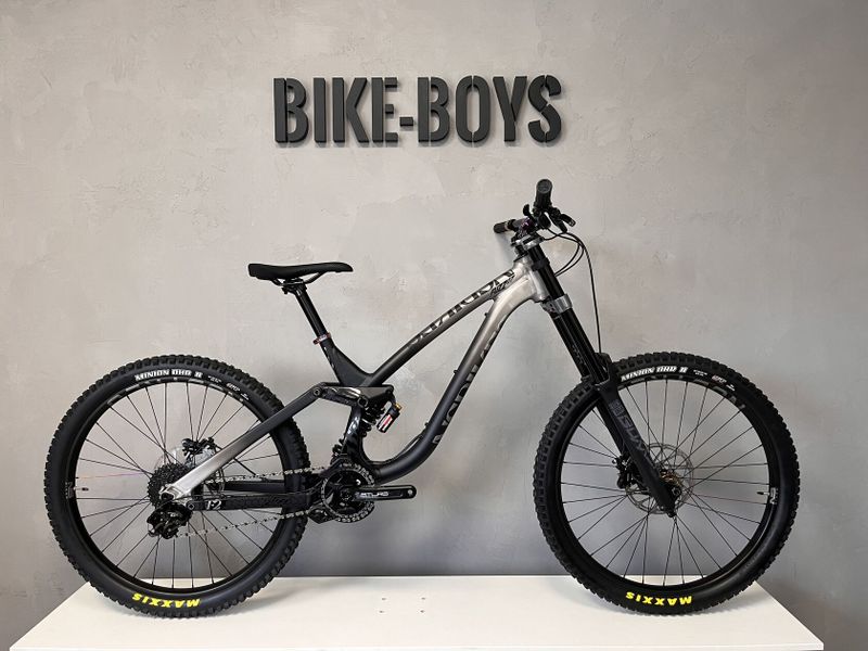 Nový sjezďák NS Bikes FUZZ 275 vel. L