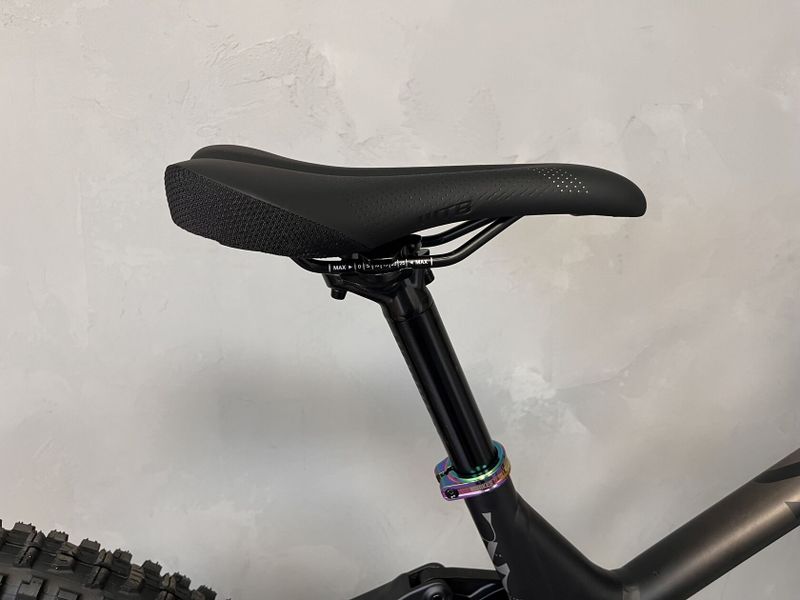 Nový sjezďák NS Bikes FUZZ 275 vel. L