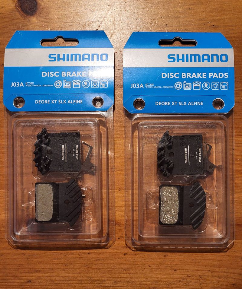 Brzdové destičky SHIMANO J03A s chladičem