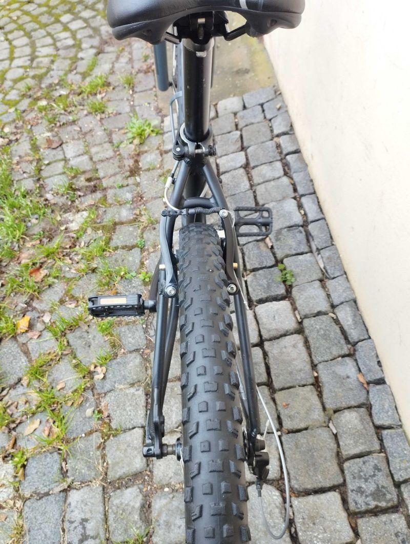 Horské kolo Specialized Hardrock 27,5; vel. rámu 16" pro výšku 155-165cm, 3x8 rychl