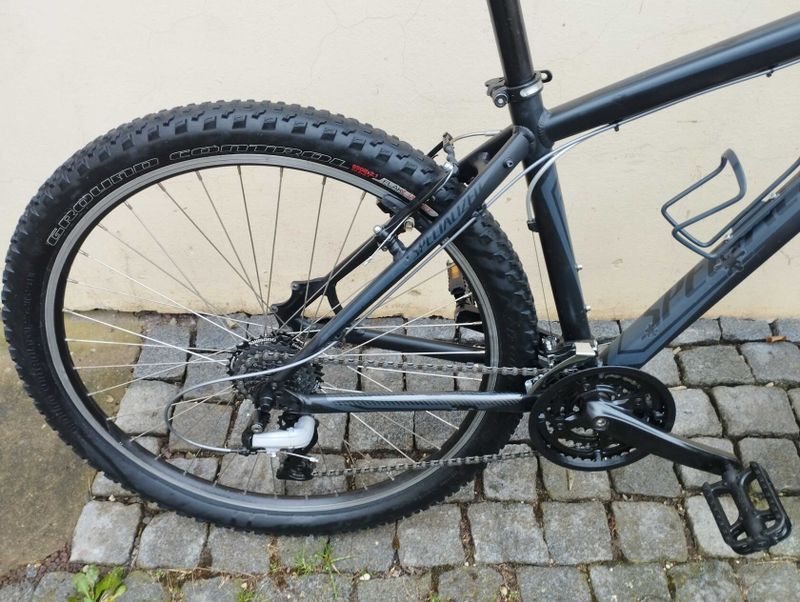 Horské kolo Specialized Hardrock 27,5; vel. rámu 16" pro výšku 155-165cm, 3x8 rychl