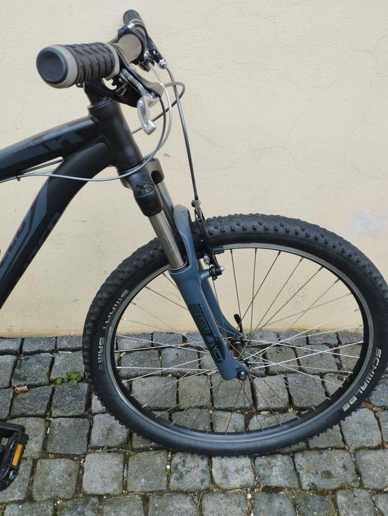 Horské kolo Specialized Hardrock 27,5; vel. rámu 16" pro výšku 155-165cm, 3x8 rychl