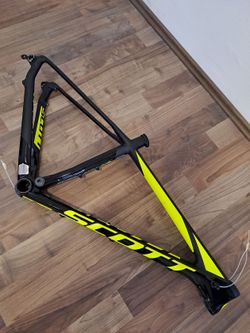 Nový karbonový rám SCOTT SCALE 900 RC / 29er / tepered / velikosti M a XL / oranžový i žlutý