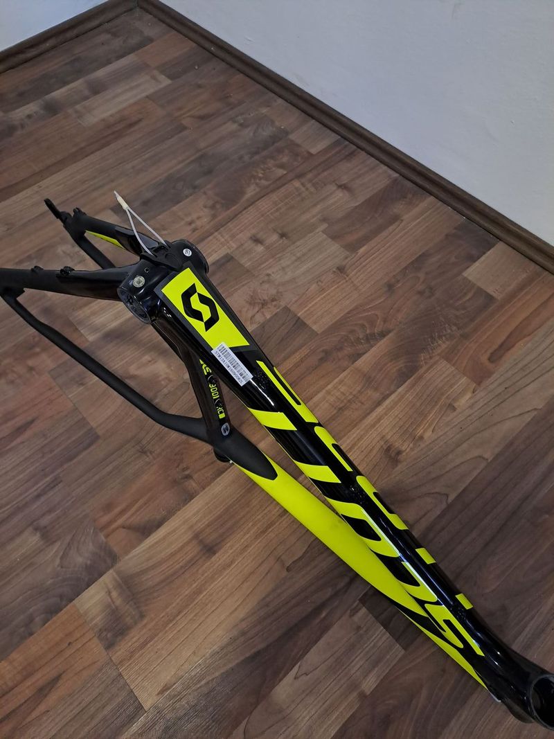 Nový karbonový rám SCOTT SCALE 900 RC / 29er / tepered / velikosti M a XL / oranžový i žlutý