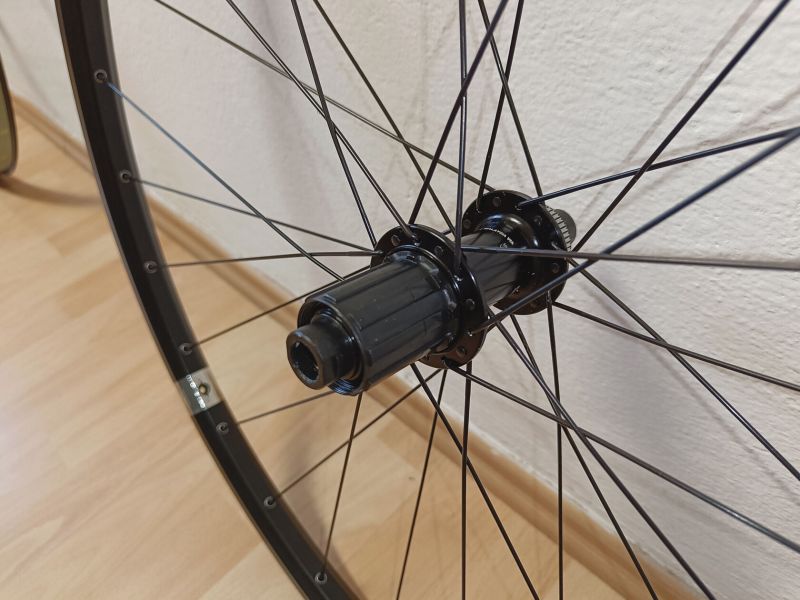 Nová silniční kola, náboje Shimano Tiagra