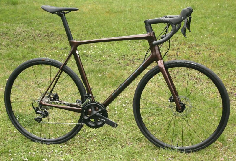 GIANT TCR Advanced 2 Disc Hematite 2023 XL – závodní silnička s karbonovým rámem – NOVÁ