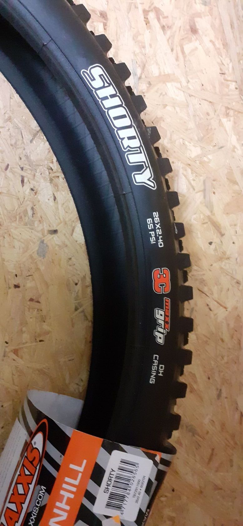 Sjezdový plášť MAXXIS Shorty 26x2,4 / 3C butyl