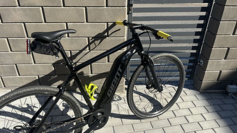 Elektrokolo Giant Roam E+ GTS, najeto pouze 370km, záruka do 2025