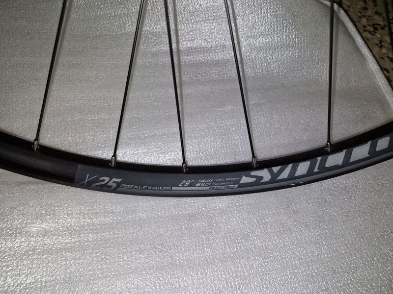 Nová 29" zapeltená kola Syncros X25 Boost, CL, Tubeless