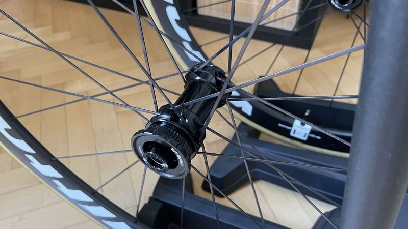 Vittroria Qurano 46 Disc / ořech Shimano 11s