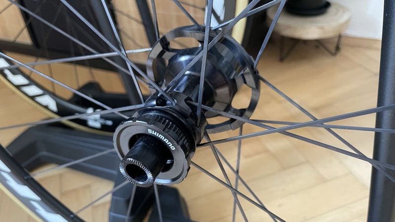 Vittroria Qurano 46 Disc / ořech Shimano 11s