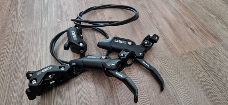 Nové brzdy Sram DB8 přední/zadní + kotouče 220mm