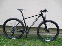 Nové 29" kolo ROZZO BOOST, vzduchová vidlice Suntour Raidon, osazení Shimano Deore 1x12, pevné osy