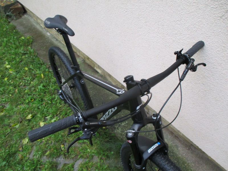 Nové 29" kolo ROZZO BOOST, vzduchová vidlice Suntour Raidon, osazení Shimano Deore 1x12, pevné osy