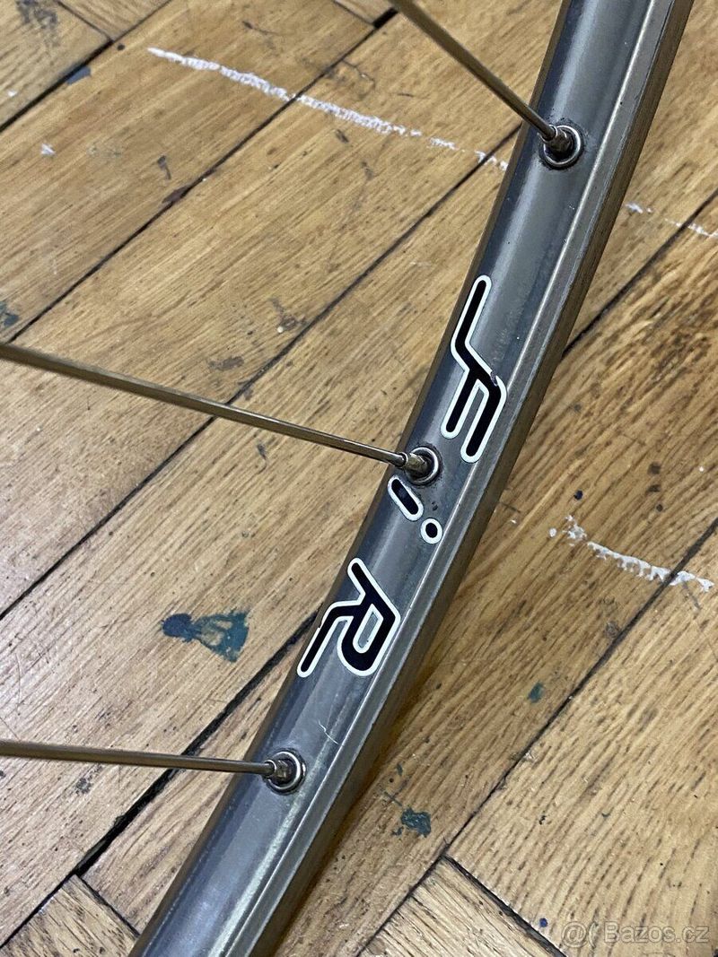 Silniční kola Dura-ace - FIR grid