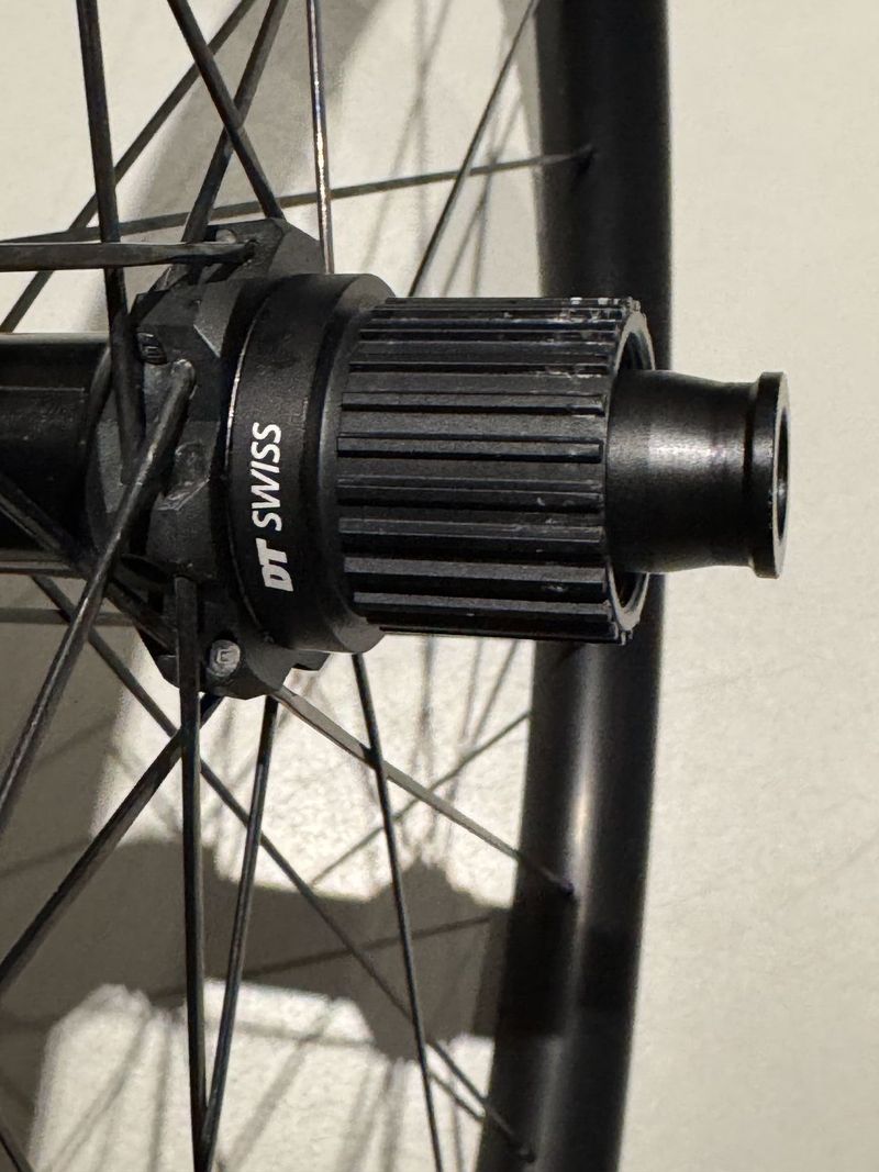 Karbon kola DT Swiss EXC1200 29' boost 30mm Shimano Micro spline hub 180