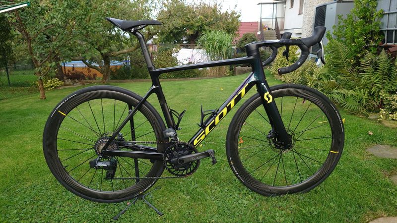 Scott Addict RC Pro, velikost 56/L, SRAM eTap AXS Force/RED + doplňky, cena od 90 000 Kč !