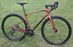 GIANT Revolt Advanced 3 2023 - velmi pohodlný gravel s karbonovým rámem – NOVÝ