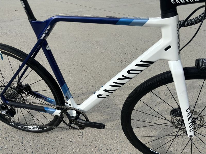 CANYON INFLATE CF SLX - gravel speciál - Shimano elektrika 1x11, kola DT, pláště Panaracer