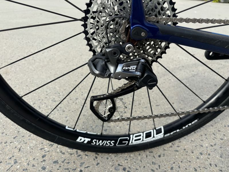 CANYON INFLATE CF SLX - gravel speciál - Shimano elektrika 1x11, kola DT, pláště Panaracer