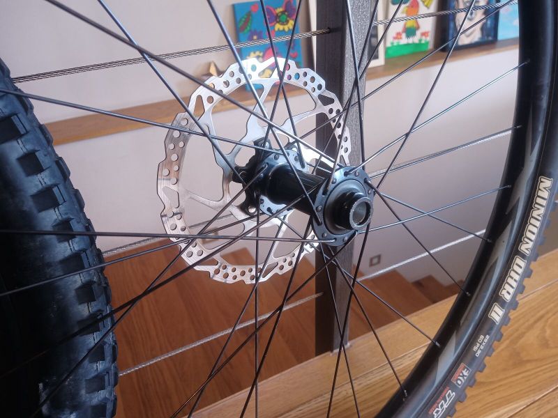 Prodám zapletená MTB kola Giant XTC 29