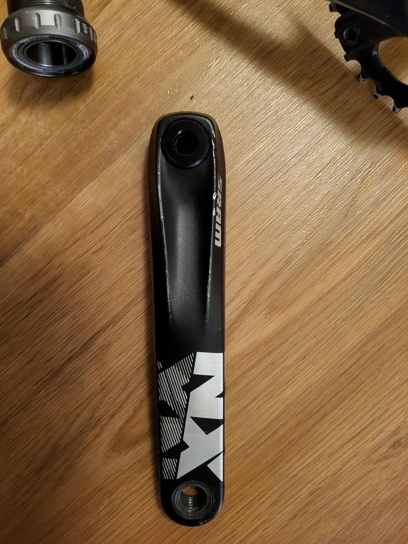 Kliky SRAM NX GXP 175 + středové složení